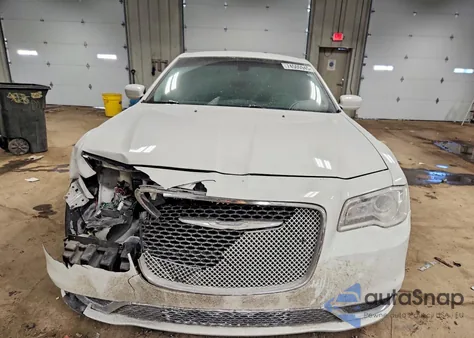 2017 Chrysler 300 Limited z USA, uszkodzony, nr VIN 2C3CCAAG2HH521691